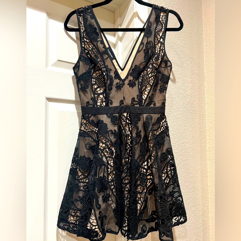 NWOT RARE Bebe Plunging Neckline Lace Overlay Dress Sz 2 - Picture 1 of 5